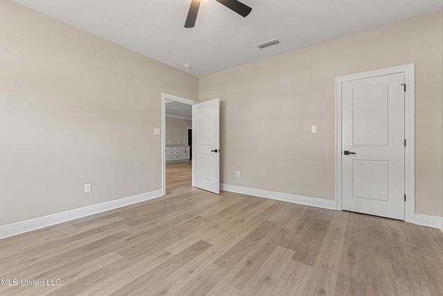 8755 Daisy Vestry Road, Biloxi, MS 39532