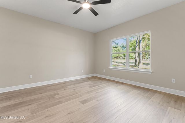 8755 Daisy Vestry Road, Biloxi, MS 39532