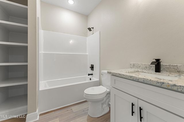 8755 Daisy Vestry Road, Biloxi, MS 39532