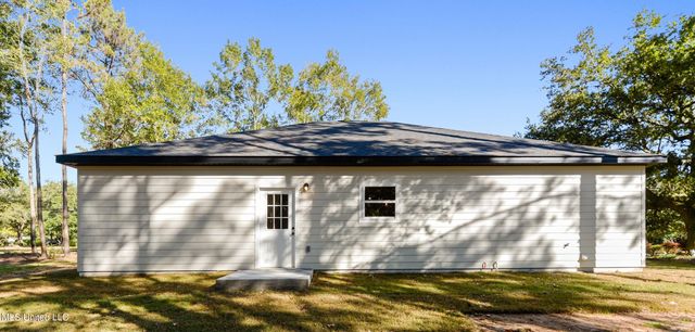 8755 Daisy Vestry Road, Biloxi, MS 39532