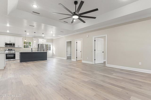 8755 Daisy Vestry Road, Biloxi, MS 39532