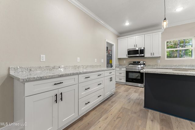 8755 Daisy Vestry Road, Biloxi, MS 39532