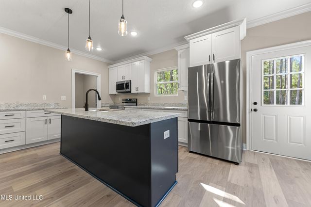 8755 Daisy Vestry Road, Biloxi, MS 39532