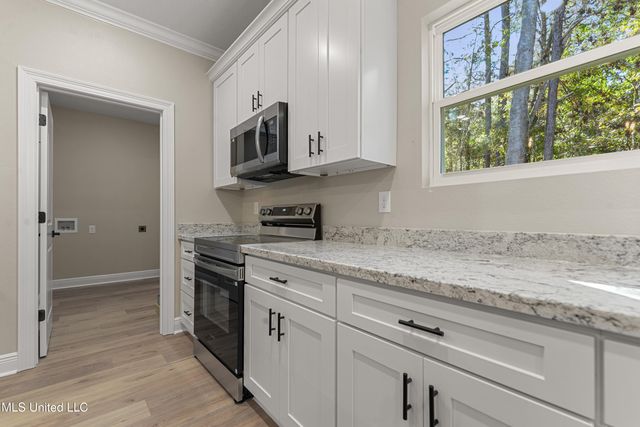 8755 Daisy Vestry Road, Biloxi, MS 39532