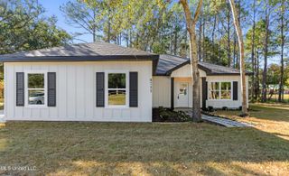 8755 Daisy Vestry Road, Biloxi, MS 39532