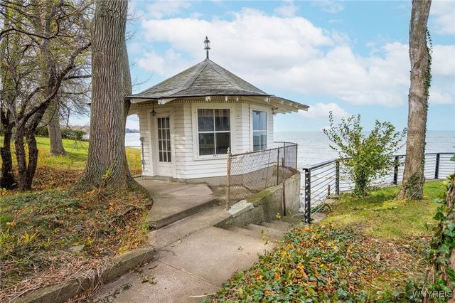 5198 Lake Shore Road, Hamburg, NY 14075