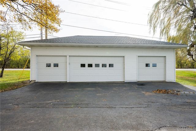 5198 Lake Shore Road, Hamburg, NY 14075