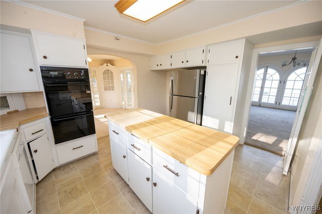 5198 Lake Shore Road, Hamburg, NY 14075