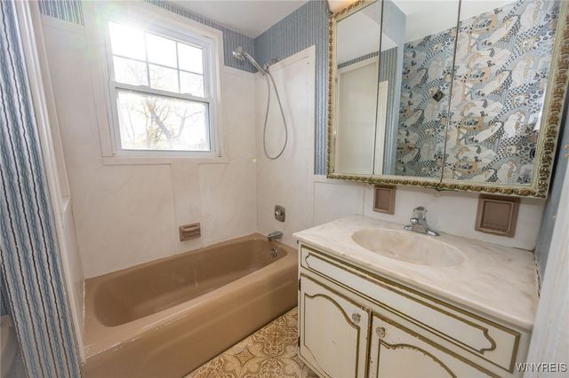 5198 Lake Shore Road, Hamburg, NY 14075