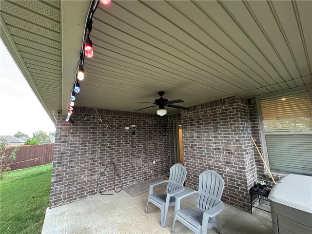 1110 Tulip Street, Centerton, AR 72719