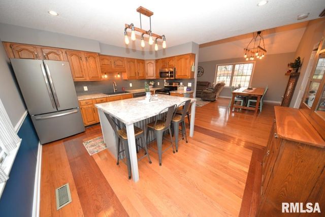 824 McCauley Lane, Mt Vernon, IL 62864