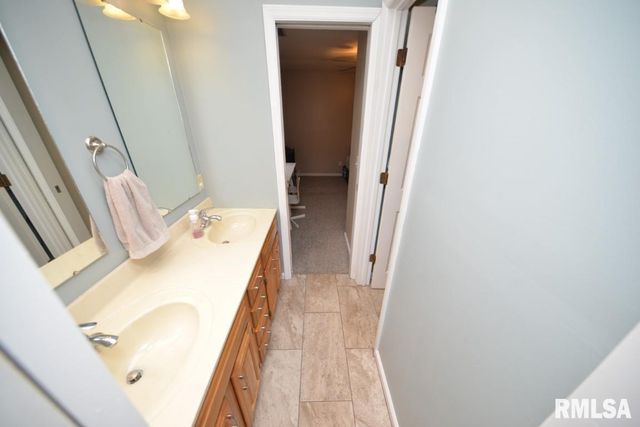 824 McCauley Lane, Mt Vernon, IL 62864