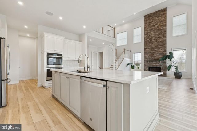 38732 SILVER KING CIR, Waterford, VA 20197