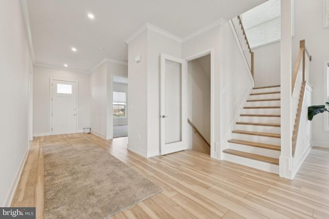 38732 SILVER KING CIR, Waterford, VA 20197