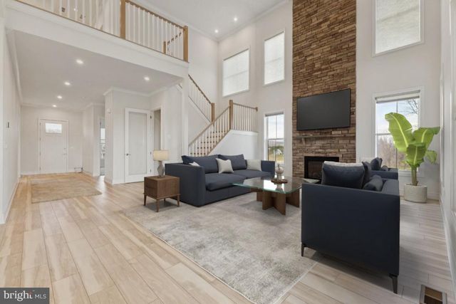 38732 SILVER KING CIR, Waterford, VA 20197
