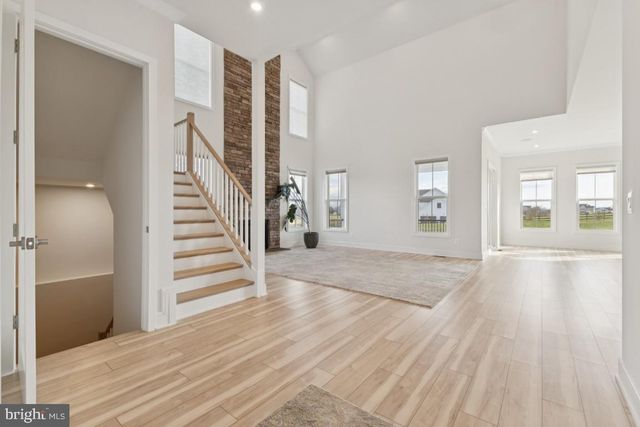 38732 SILVER KING CIR, Waterford, VA 20197