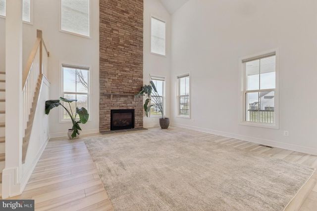 38732 SILVER KING CIR, Waterford, VA 20197