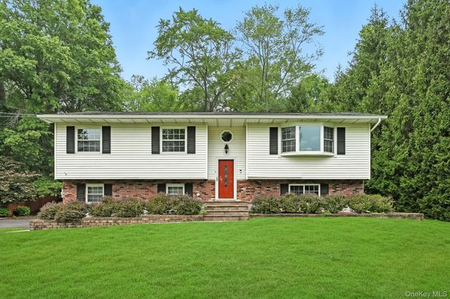 9 Pleasant Lane, Poughkeepsie, NY 12603