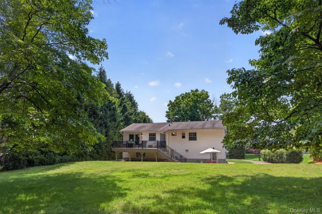 9 Pleasant Lane, Poughkeepsie, NY 12603