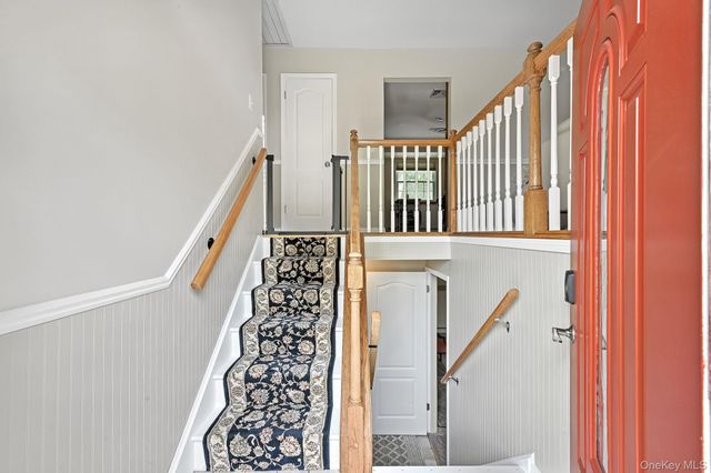 9 Pleasant Lane, Poughkeepsie, NY 12603