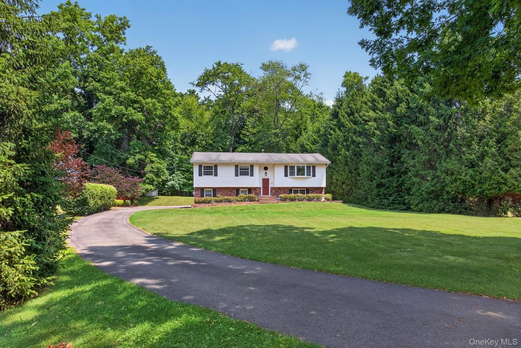 9 Pleasant Lane, Poughkeepsie, NY 12603