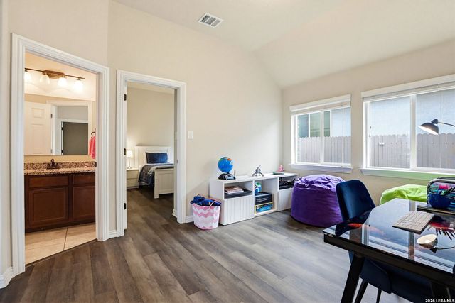 8155 TWO FLS, San Antonio, TX 78255