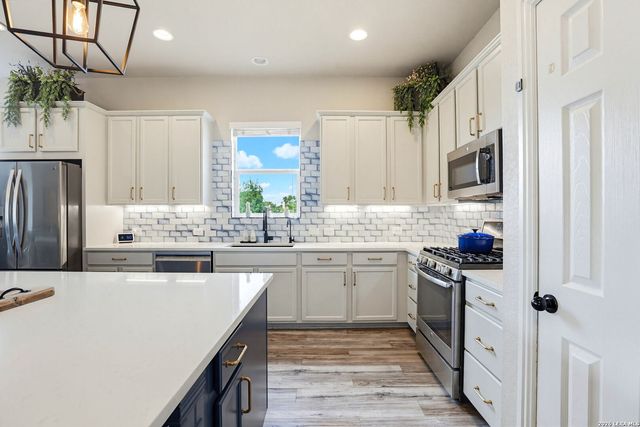 8155 TWO FLS, San Antonio, TX 78255