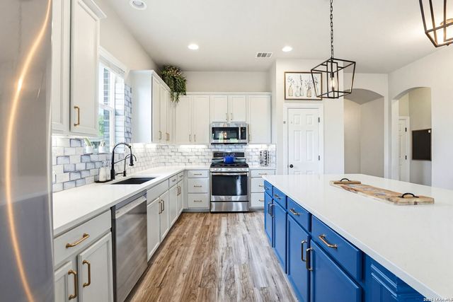 8155 TWO FLS, San Antonio, TX 78255