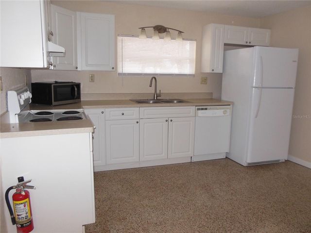 1727 PINE AVENUE, Deland, FL 32724