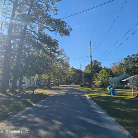 2206 8th Street, Pascagoula, MS 39567