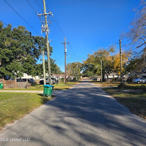 2206 8th Street, Pascagoula, MS 39567