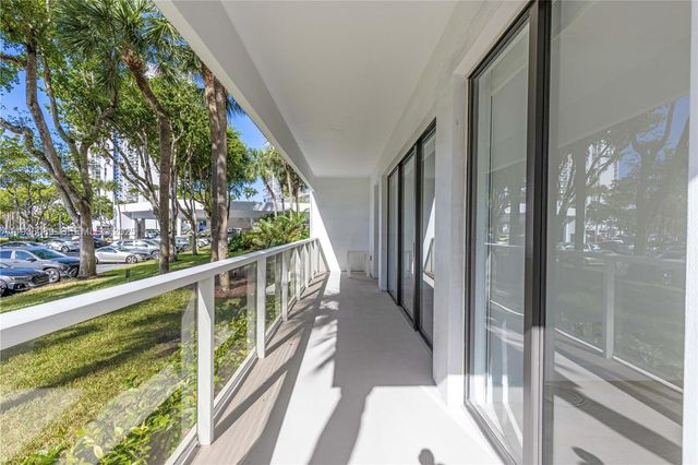 3731 N Country Club Dr 124, Aventura, FL 33180