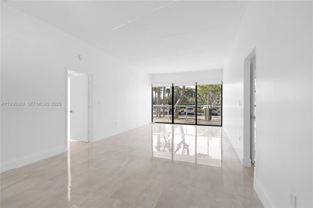 3731 N Country Club Dr 124, Aventura, FL 33180