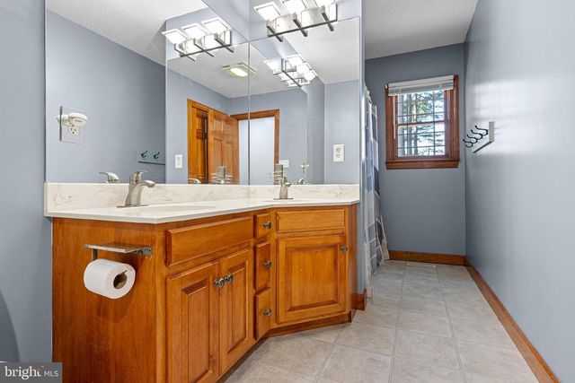 4 HIDDEN HILLS CT, Seaford, DE 19973