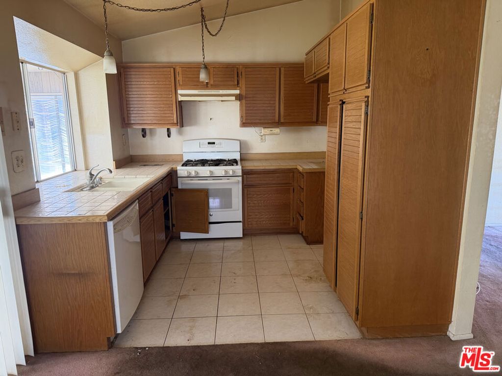 27854 Crookshank Drive, Santa Clarita, CA 91350 — photo 2