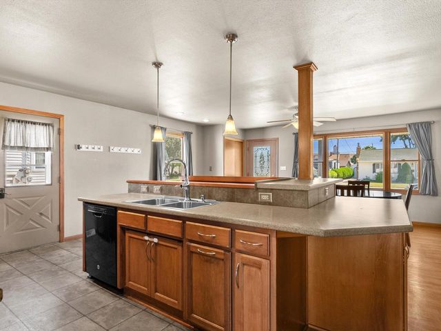 1526 S 24th STREET, Manitowoc, WI 54220