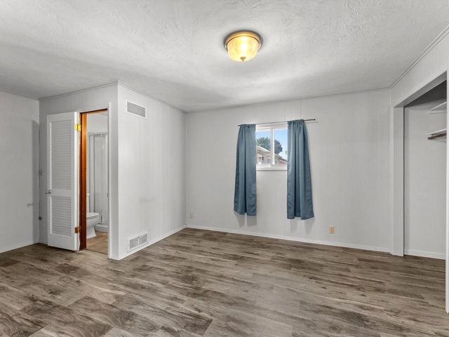 1526 S 24th STREET, Manitowoc, WI 54220