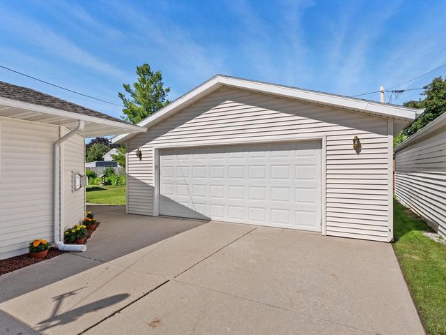 1526 S 24th STREET, Manitowoc, WI 54220