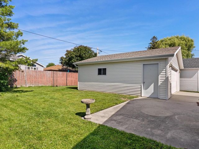 1526 S 24th STREET, Manitowoc, WI 54220