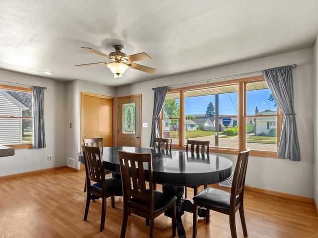 1526 S 24th STREET, Manitowoc, WI 54220