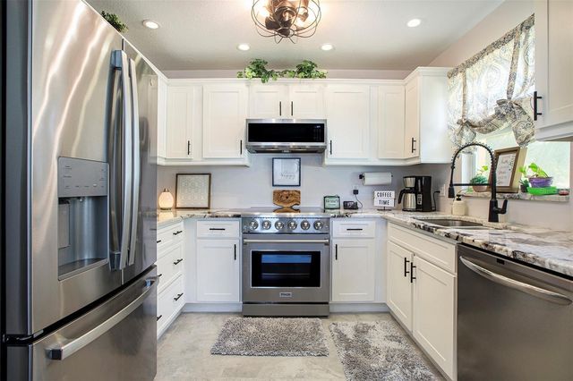 10215 MANATEE AVENUE W 7, Bradenton, FL 34209
