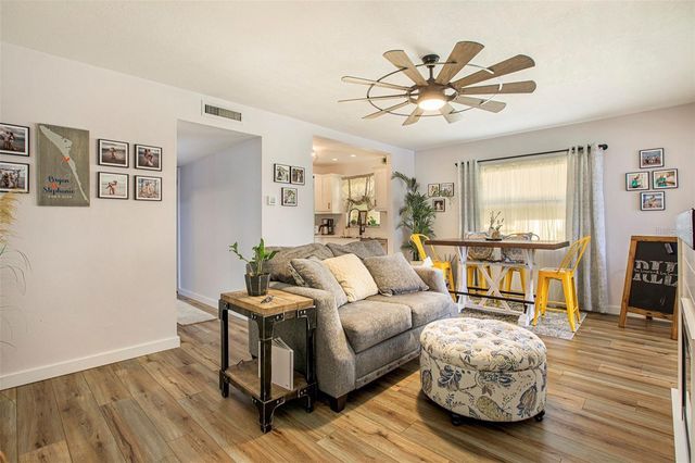 10215 MANATEE AVENUE W 7, Bradenton, FL 34209
