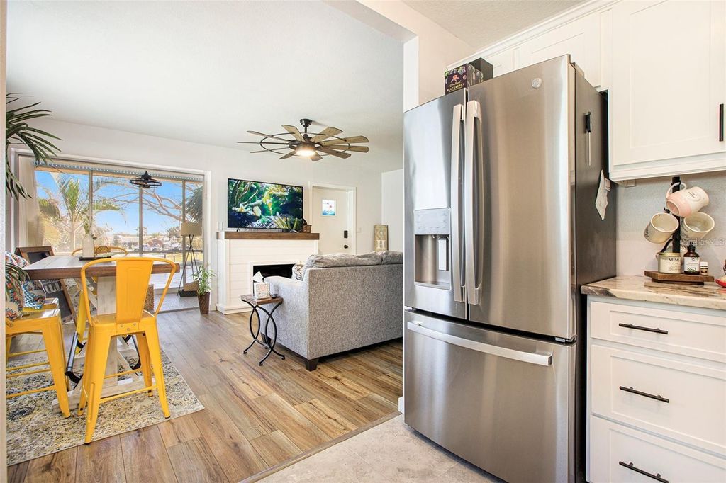 Image 5 of property listing at 10215 MANATEE AVENUE W 7, Bradenton, FL 34209