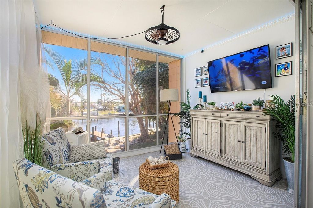 Image 9 of property listing at 10215 MANATEE AVENUE W 7, Bradenton, FL 34209