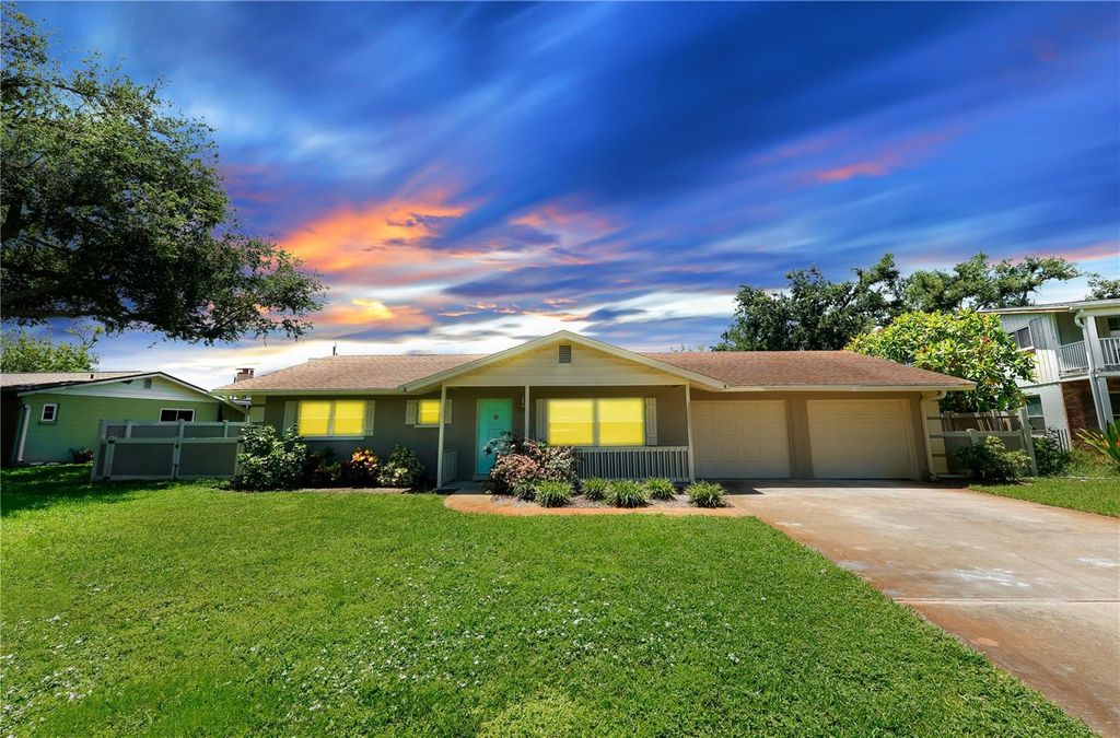 Image 2 of property listing at 5211 24TH AVENUE DRIVE W, Bradenton, FL 34209