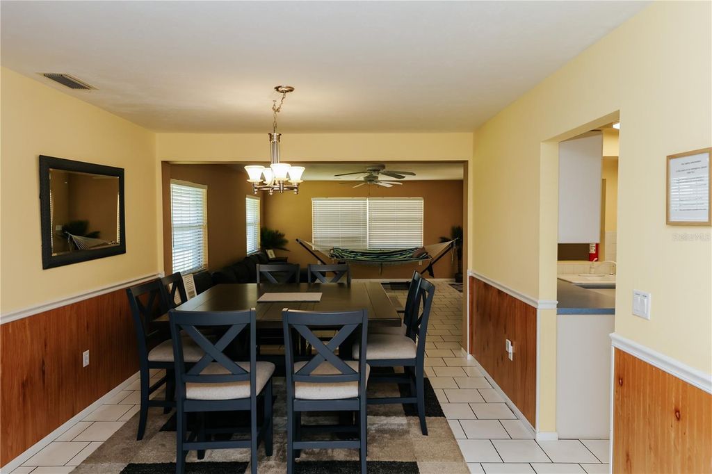 Image 11 of property listing at 5211 24TH AVENUE DRIVE W, Bradenton, FL 34209