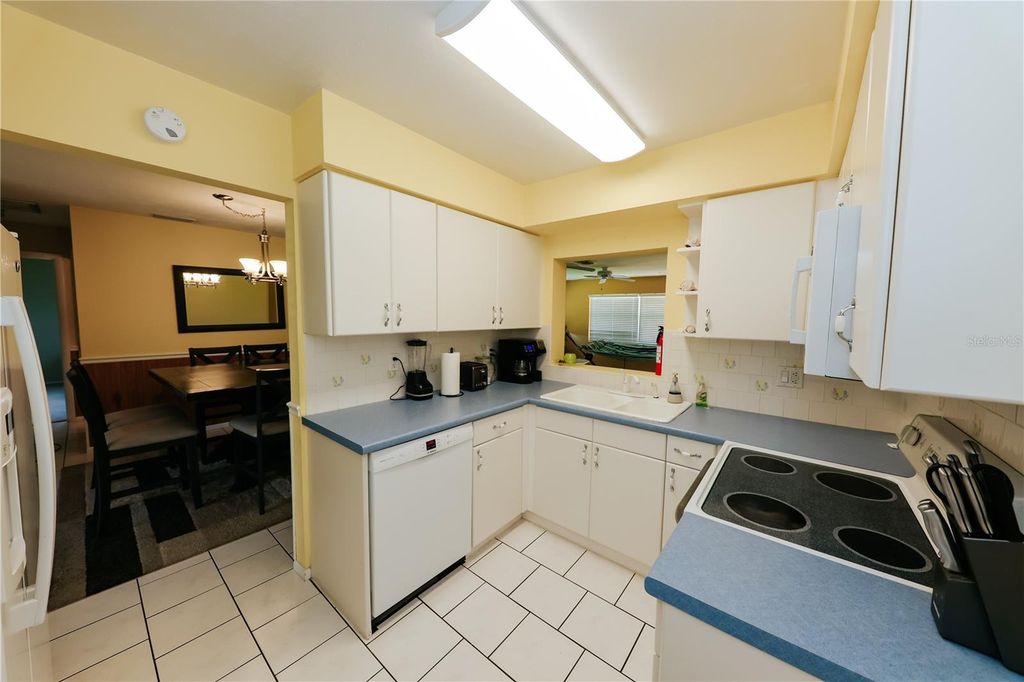 Image 13 of property listing at 5211 24TH AVENUE DRIVE W, Bradenton, FL 34209