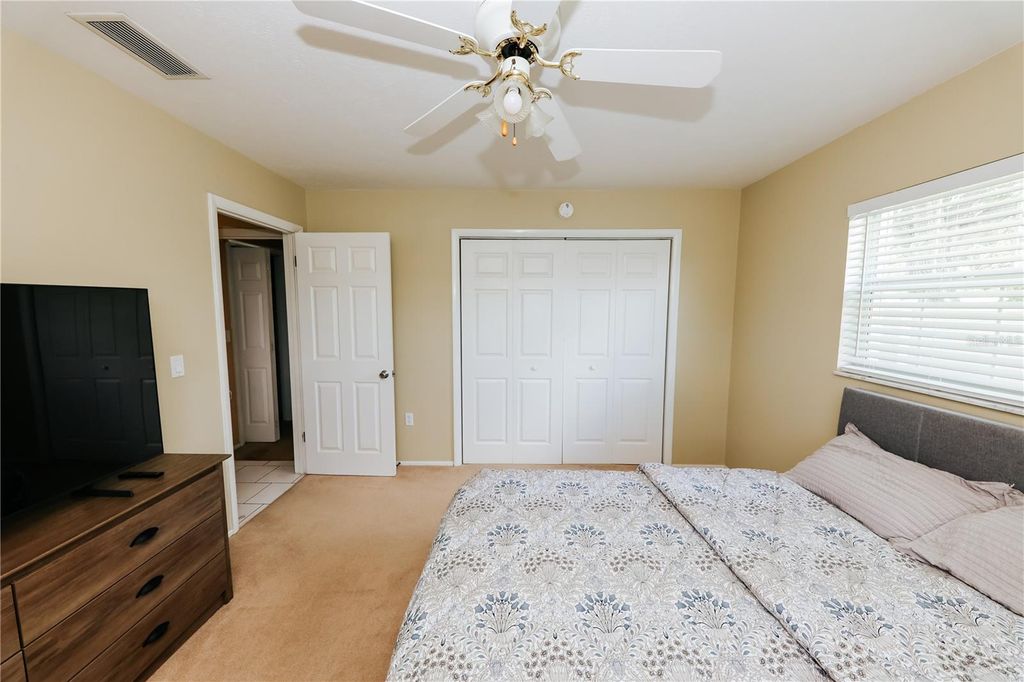 Image 16 of property listing at 5211 24TH AVENUE DRIVE W, Bradenton, FL 34209