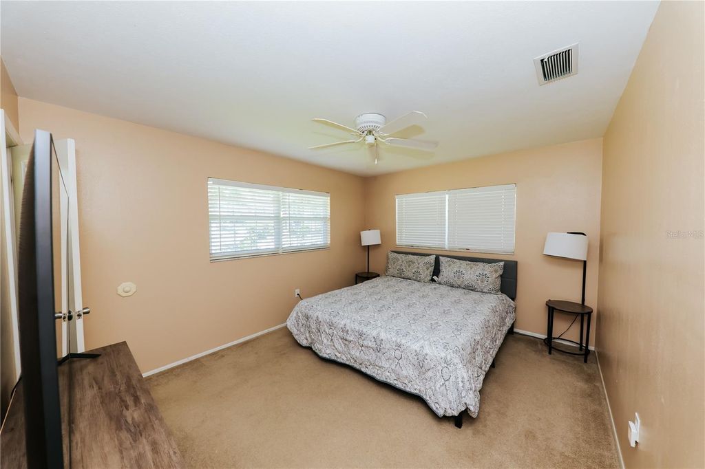 Image 20 of property listing at 5211 24TH AVENUE DRIVE W, Bradenton, FL 34209