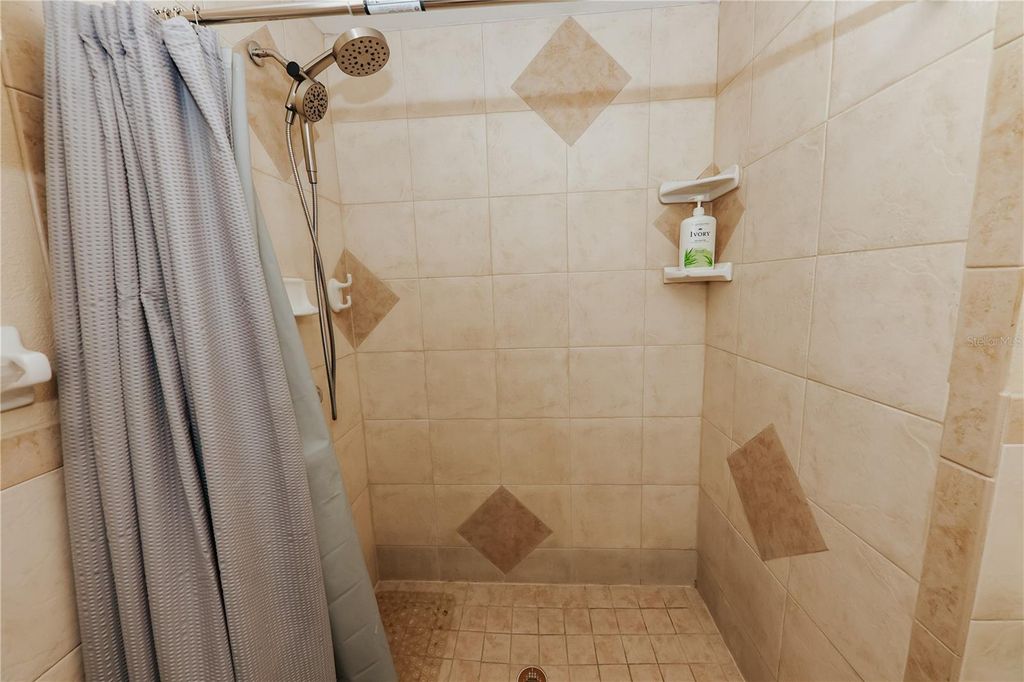 Image 27 of property listing at 5211 24TH AVENUE DRIVE W, Bradenton, FL 34209